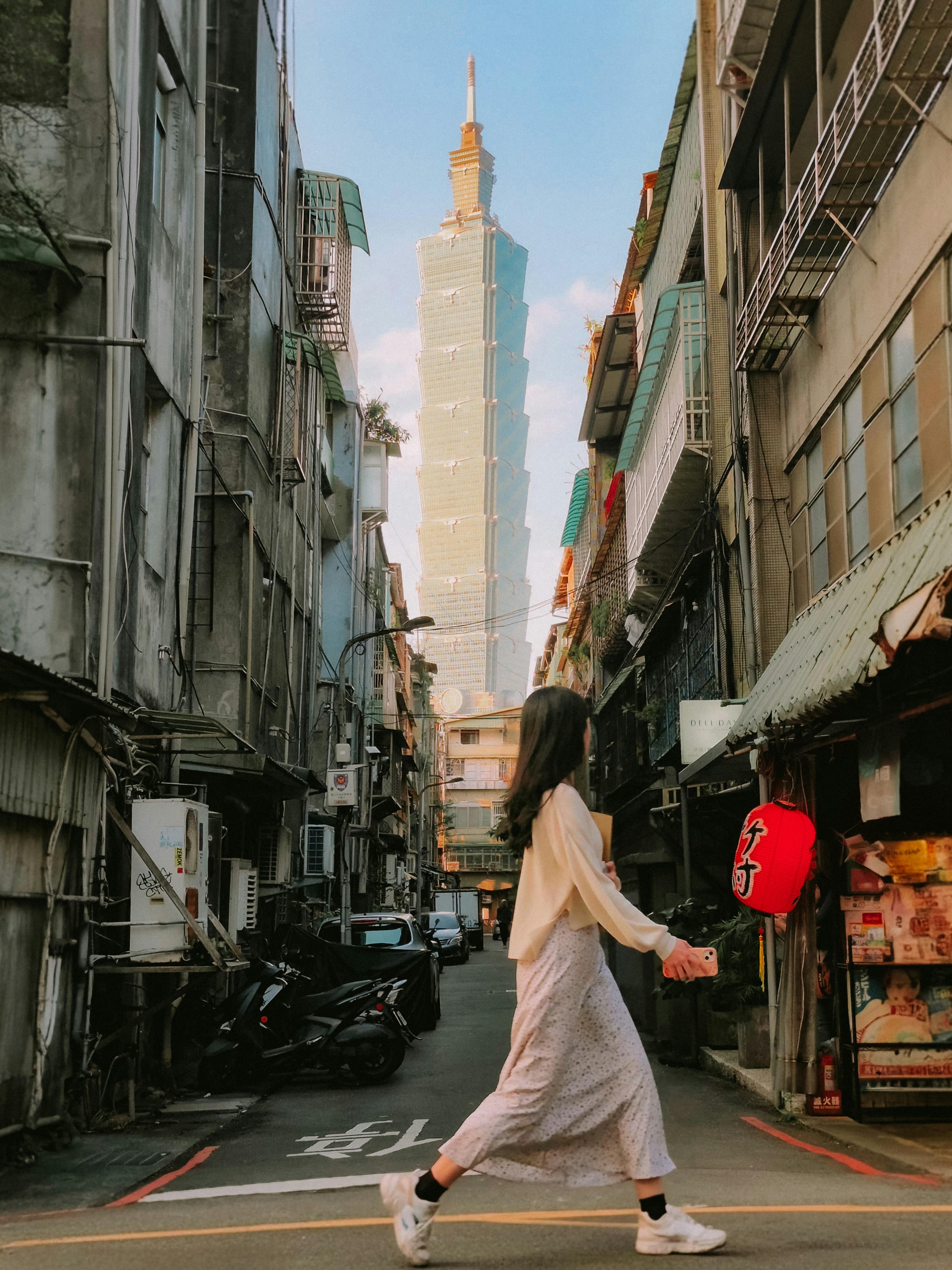 Dating in Taipei, Taiwan: Night Markets, the Matchmaker God, and the MRT